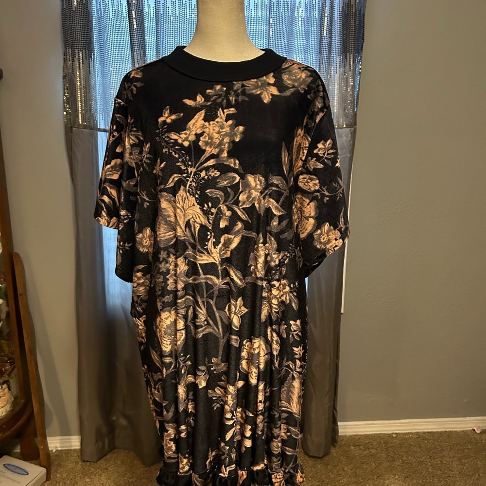 Source Unknown Black Maxi Dress with Beige Floral Print